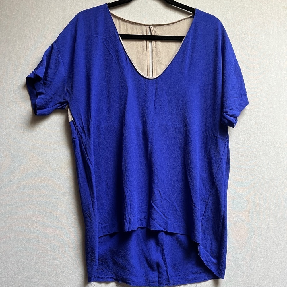 T. Babaton Aritzia Silk Crepe V-Neck Blue Top Sz M